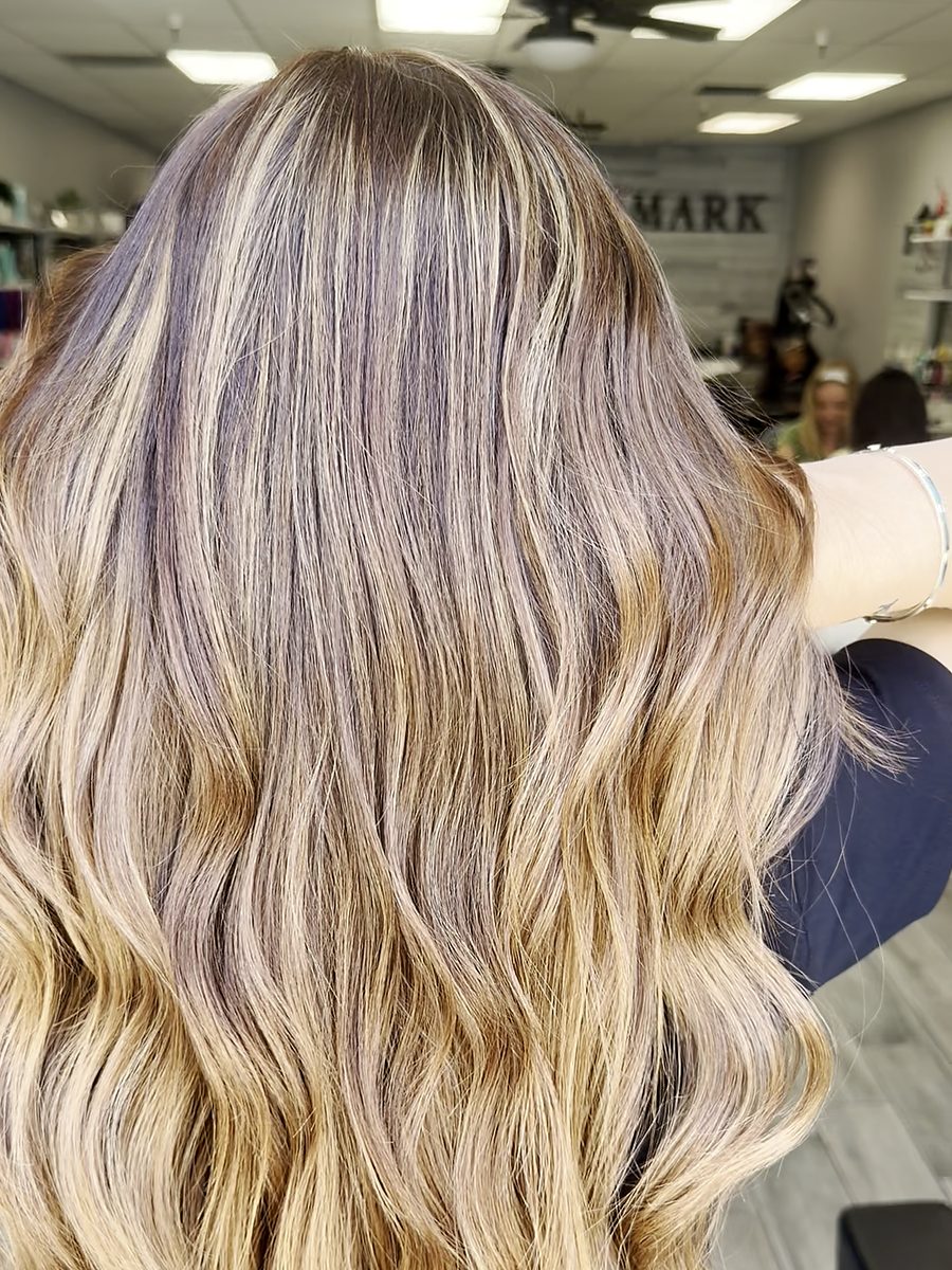 Long wavy hair with a brown-to-blonde balayage